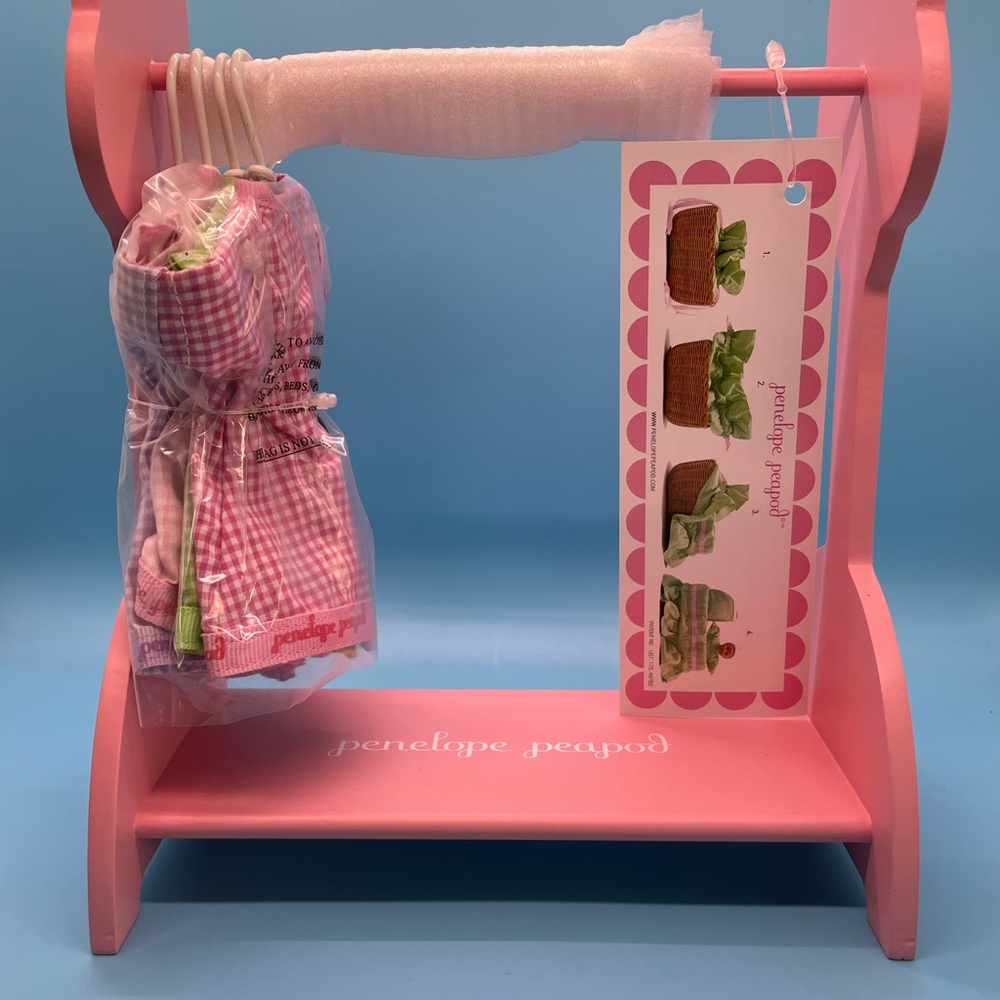 Penelope Peapod Pink Wardrobe with 4 gingham checked dresses!